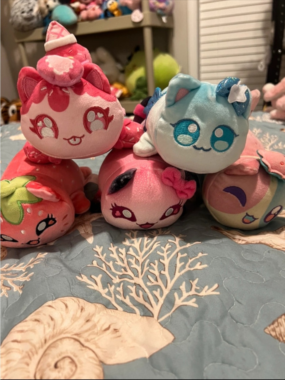 5 Aphmau cats good condition. Some have tush tags others don’t.